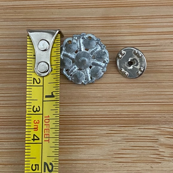 Small Vintage Blue and Clear Crystal Brooch Pin - Picture 8 of 9